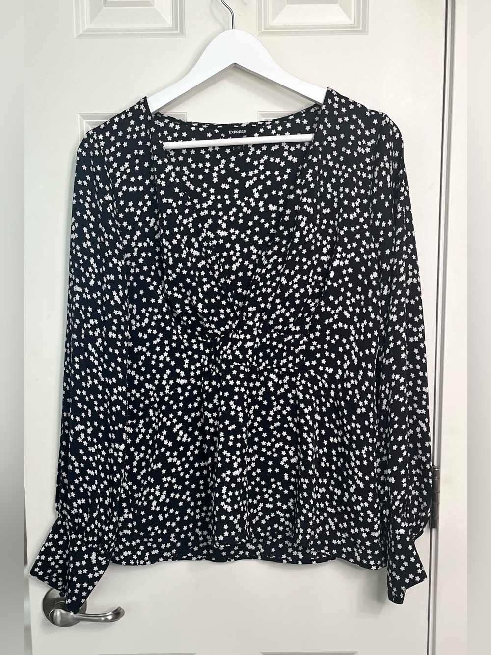 Express Floral Print V-Neck Long Sleeve Blouse